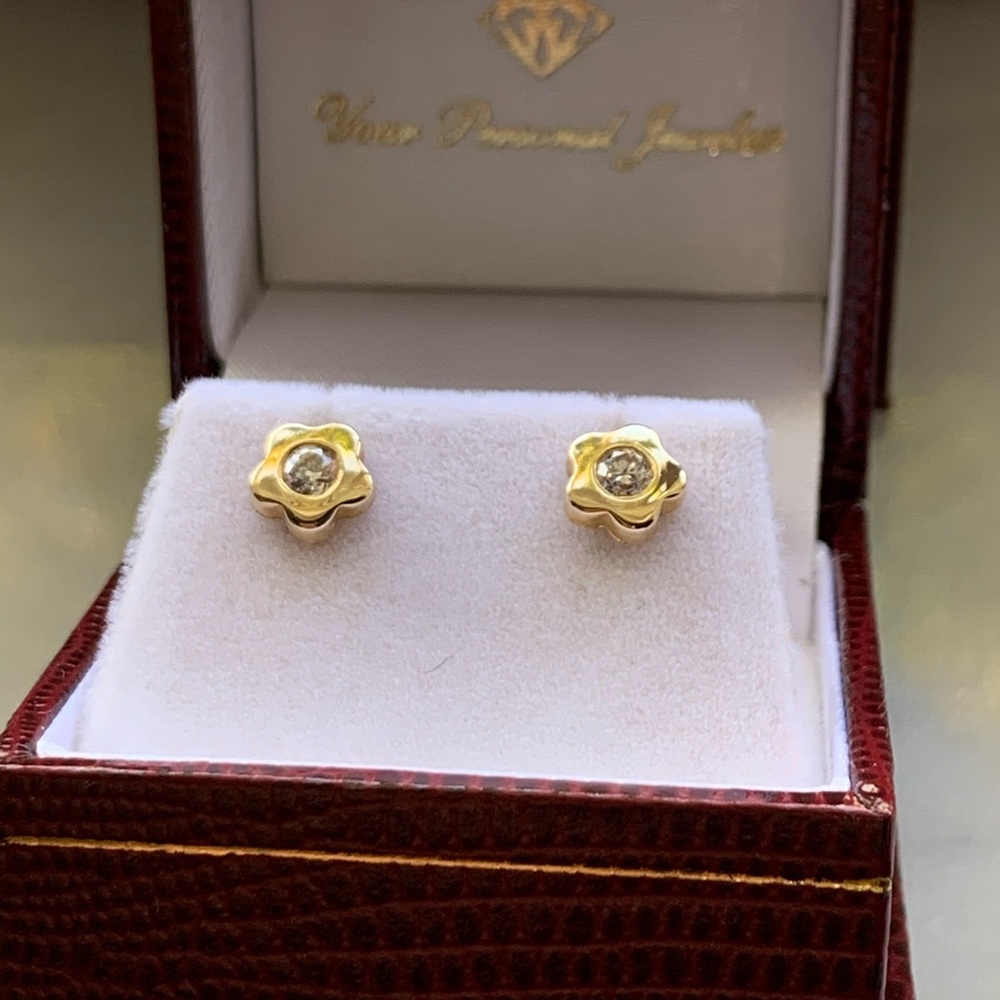 NWOT 14KY Flower Post Earrings w/Drilled Set CZ